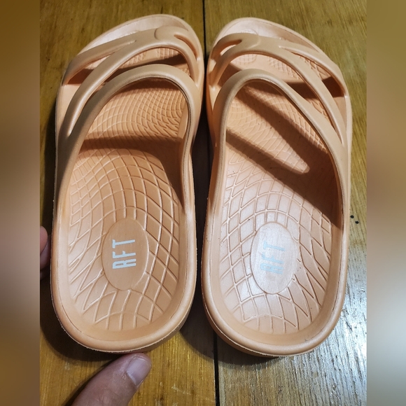 RFT womens sandals Size 7 - Picture 3 of 9
